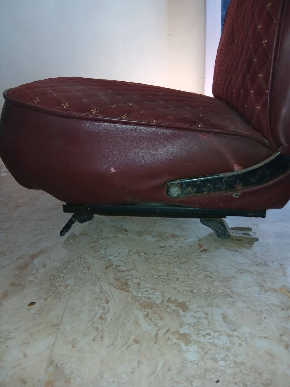 كشن خلفي بيك اب قديم موديل ٩٠ نظيف مدوشم جديد السعر ١٢٥ الف
للشراي الأتصال ***********
