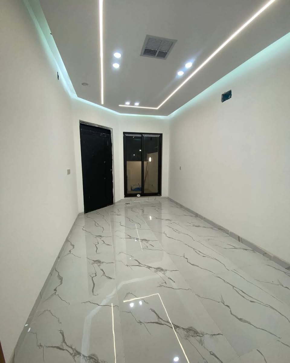 🏠اعلان اعلان
داران للبيع
موقع مميز
~~~~~~~~~~~
📄طابو ملك صرف
🧱بناء درجه اولى
~~~~~~~~~~~
سقف مغربي ✔️
واجهة فلين✔️
نظام تبريد مركزي✔️

~~~~~~~~~~~~
راحه بال✔️
استقرار✔️
هدوء✔️
~~~~~~~~~~~~
📐المساحه:-120 م
📐الواجهة :-6م
~~~~~~~~~~~
📍الموقع :حي البعث
قرب اعداديه التجارة
~~~~~~~~~~~
💸السعر :-علق ب(تم) يوصلك السعر مناسب 
~~~~~~~~~~~
الطابق الاول  يحتوي:-
كراج + استقبال +مطبخ بارد
مطبخ حار+غرفه نوم+هول +صحيات
~~~~~~~~~~~
الطابق الثاني يحتوي على:-
هول +صحيات +غرفتين نوم
~~~~~~~~~~~
للاستفسار اكثر الاتصال على
***********📱
~~~~~~~~~~~
نستقبل جميع العروض 
🏠السكنيه  🏛️التجاريه
