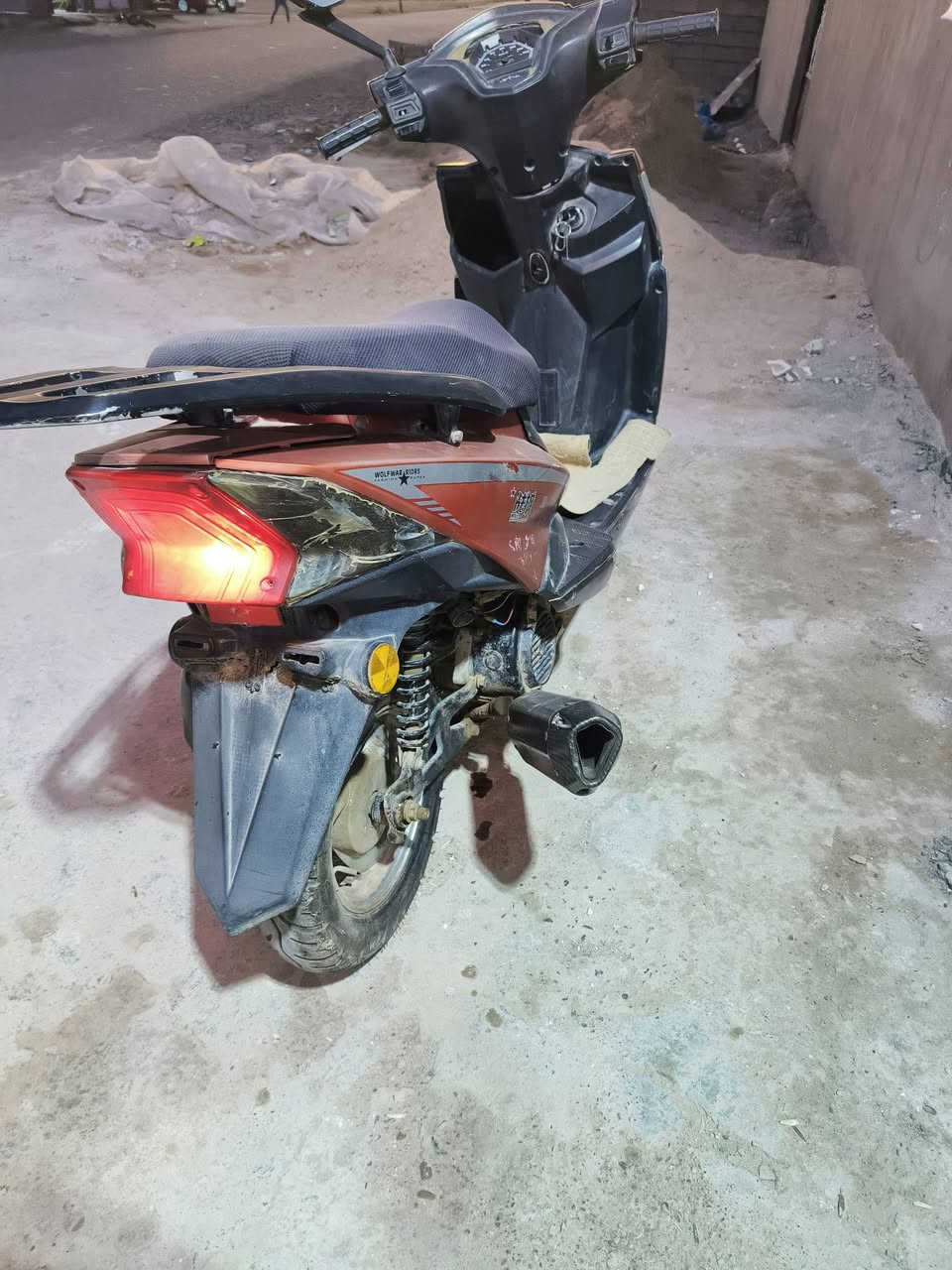 سلام عليكم دراجه سكنس صيني لبيع
كفارات تعبانه و محرك مجفت بس صار شهر بس 
والله دراجه خير من الله بس متوازي على فلوس
و دراجه شلع كلش حلوه السعر 300 وبيها مجال‏ رقمي بي واتساب ‪***********‬‏
