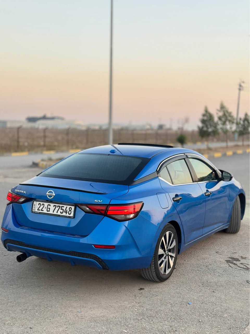 لمحبين التميز لون ازرق بحري 
داخل قيسي 

سينترا مواصفات SV بريميوم 
موديل 2020 
بيها قطعتين بوند وجاملغ 
بدون ايرباك بدون دواخل بدون شاصي بدون تعديل بدون بارد صور للسونر موجودة

ماشية 115 كيلو

كير ومحرك شرط 
بأسمي تحويل مباشر
***********
***********

السعر 138 ومجال
مكان السيارة دهوك
سيارة جاهزه وكاملة مابيها أي مصرف دهوك, العراق
