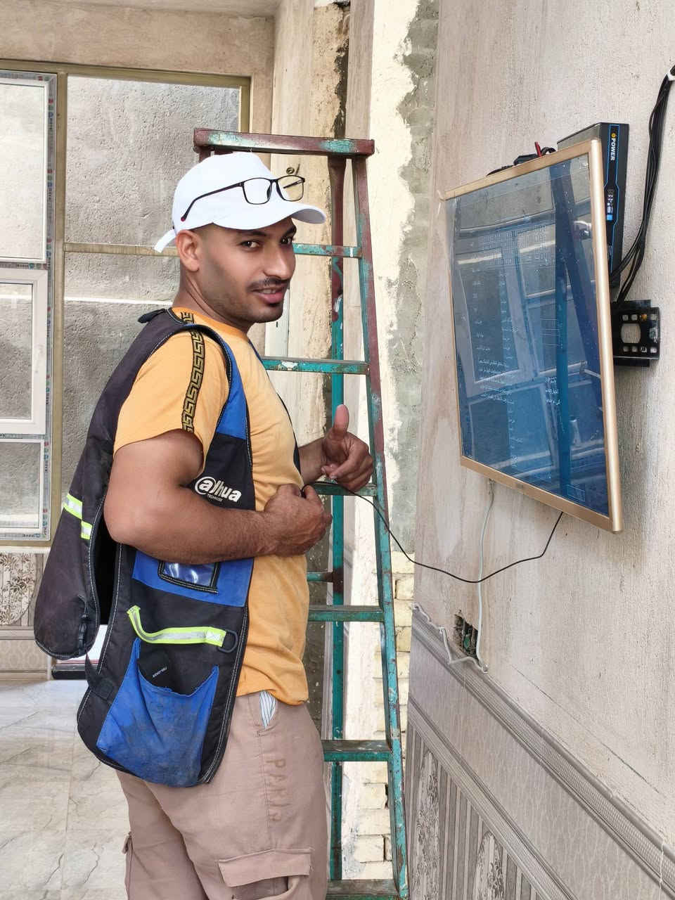 اعمالنا غير.. جزء من عملنا في تنصيب الكامرات ..منزل الطيب القلب هاشم ابو كاظم .الشركه الصينيه .كورنيش السده.تم بفضل الله عمل وتجهيز كامرات شركة دهوا 2ميكا بكسل عدد 4كامرات اصلي ضمان وربطها علئ الهاتف النقال عمل.وتجهيز وصيانه كافة انواع الكامرات اصلي ضمان وبانسب الاسعار السده.المفرق للاستفسار الاتصال *********** متواجد عالرقم دائما
