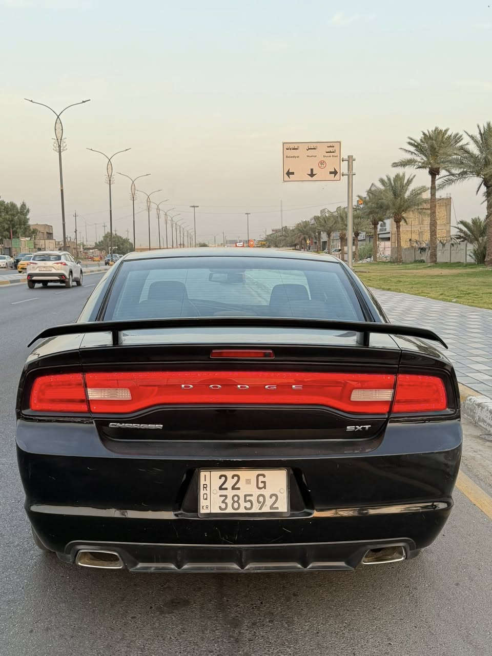 السلام عليكم جارجر 2012 SXT امريكي طابه گلين وبلعراق صار بيها شبرين صبغ بين الجاملغ والبنيد فقط باقي السياره كفاله 
السعر ( 122$) مكانها بغداد زيونه *********** 
سياره حيل نضيفه بدون حادث بدون دواخل لغواد وشواصي مكفولات محرك 6 سلندر تبريد ثلج صدر امامي خلفي وتخم تاير ويل شاده جديد قبل سبوع السياره رقم اربيل انگليزي تحويل مباشر الشراي يتصل
