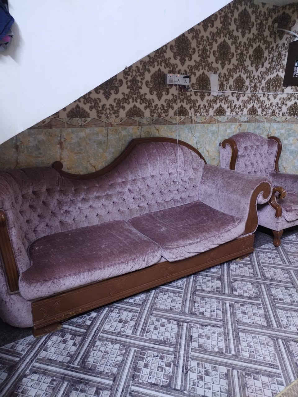 غراض منزل للبيع
التخامه..سعر الواحد ب٢٠٠
الكاونتر.. كله مرمر السعر ب مليون وبي مجال 
غرفة الخشاب.. مليونين وبيه مجال 
***********
