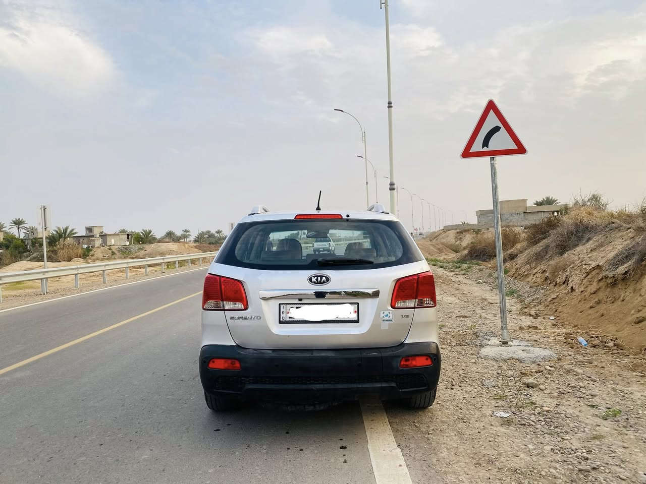 السلام عليكم للبيع سورنتو 2010 خليجي رقم أنبار دولي باسمي هزه جديدة تحويل مباشر محرك 3500 سته سلندر 7 راكب تبريد 3 قطع دفع رباعي سيارة جاهزه وجديده مال جناي ماشيه 172 الف كيلو حقيقي  باقي التفاصيل اتصال مكان السيارة سامراء ناحية المعتصم 
الــــــــــسعــر الاتصال على   رقم الهاتف ***********
