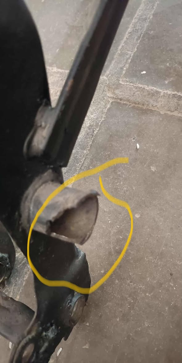 شاصي 18 ارشاا اوراق اصولي بي عواج قليل وبوشه
مال مشه الوره  وحده   موضحلك بلصور
سعره 200 قفل بدون مداهر مكان قلعه سكر 

 رقمي ***********
