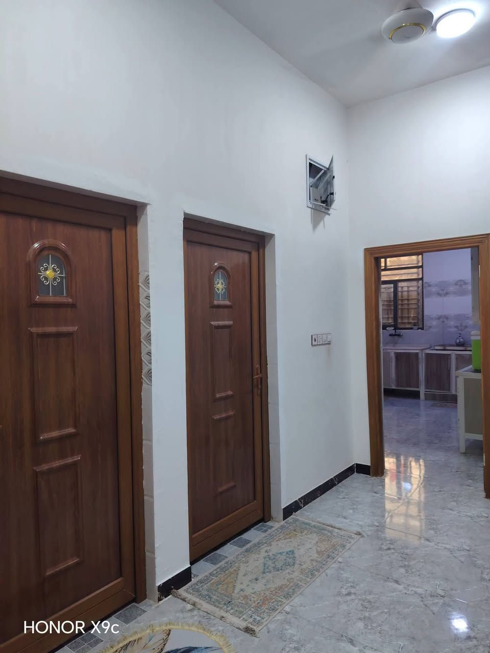 دار للبيع طابقين المساحه190متر
في البصره شط العرب الجزيره باب الهوى موقع مميز
#طابق_الأول يحتوى علـّۓ 
غرفتين منام،،أسقبال،،صاله،،مطبخ،،مناورتهويه
صحيات داخليه خارجيه ،،كراج ،،حديقه
#طابق_الثاني يحتوى علـّۓ 
اربع غرف منام 4 ،،صاله،،صحيات مشتركه،،مع غرفه مخزن
البناء حديث مدةالبناء 4اشهر م̷ـــِْن كمل البيت جاهز  
البناء شخصي شغل ڱڵـه  درجه اولى،،،،  الخدمات كامله
نوع طابو صرف زراعي بأسم عراقي بيع مباشر

للأسفسار📲
***********📞
***********📞
