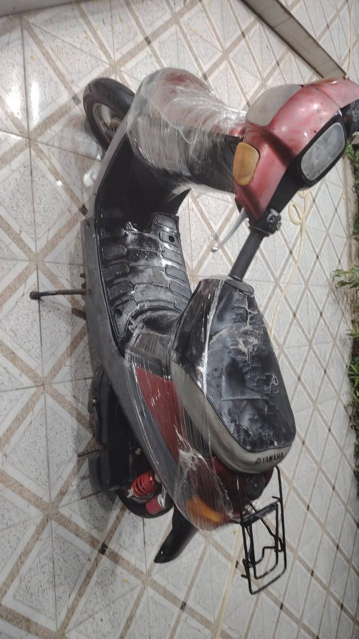 دراجه بطه كوم حديد بيه غراض جدد شادهن كابريتر وجوزه واير بريك وبنزات واير بانزين وبيه صالنصه بلادي مامفتوحه وحيده أخذته ب٣٥ السعر ١٠٠
***********
