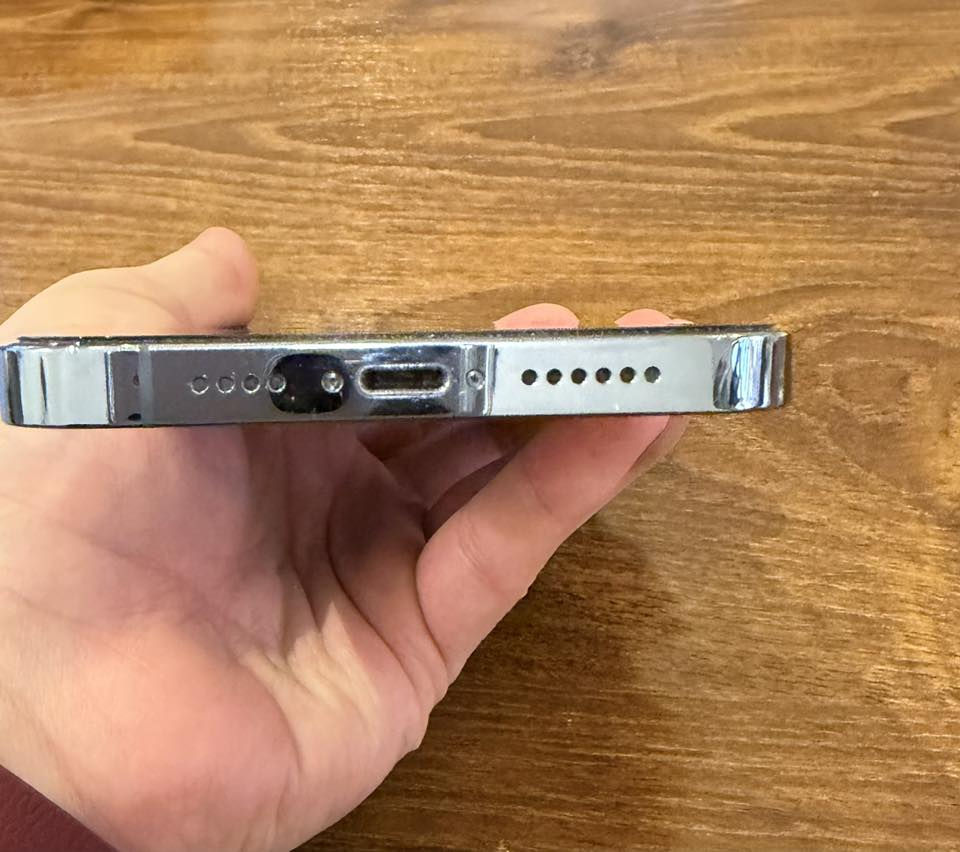 السلام عليكم ايفون 13 برو ماكس بطاريه 85 نظيف كلش اخو جديد مكفول من كلشي شخط مابي مكان بغداد المنصور السعر 700
***********
