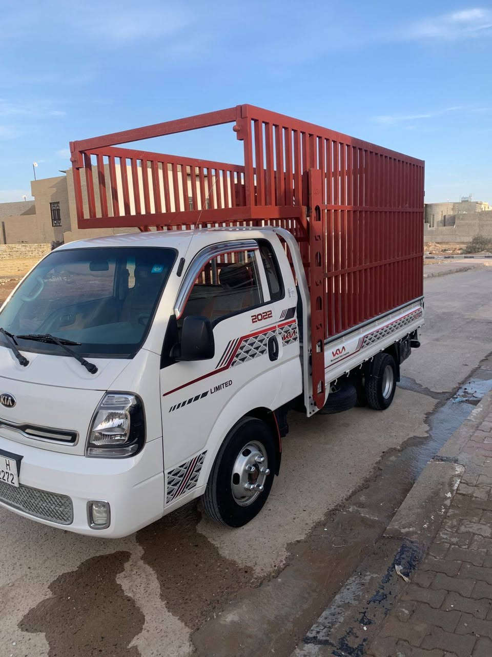 سلام عليكم كيا فحل 4000 موديل ٢٠٢٢ رقم بغداد انكليزي هزه جديده تحويره 14 تانكي كاز 120 سياره ماشيه  80 عله وضع الشركه العنوان رمادي سعر ١٦٣
#ملاحظه بيه نص ربع صبغ ولباب سكن مبدل بدون #محجر ***********
اخوان مكلف بل نشر غير متواجد عل فيس
