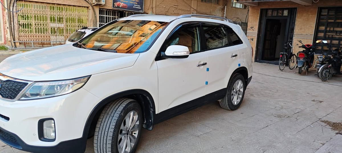 سورنتو خليجي موديل١٣ شكل ١٤
السعر١٧٥بيها مجال 
عداد المشي٨٣ الف كيلو قابل للزياده 
مقاعد قماش ٧راكب
محرك  دوش٢٤٠٠
مانع انزلاق 
حساسات امامي خلفي 
سبير منازل 
تبريد ٣قطع
رقم ***********
