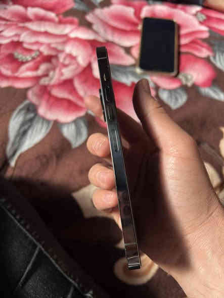 ايفون 13برو ماكس
ذاكره256
بطاريه90 وضع شركه لا مصعده وله شي 
شرط مايعبر هوه 
تك سيم
شرط حاسبه 
سعر 700
رقم موبايل ***********
