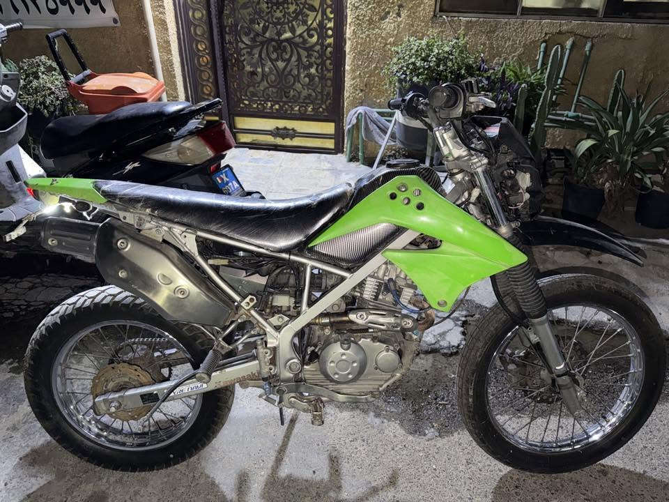 قفاز كاوكسي ياباني للبيع مكينه 250cc دراجه نكره مكينه مكفوله برغي ممفتوح بيه بجيس نقص فقط بريك خلفي دراجه تايرات جديده دبلات جديده سعره 950 وبيه مجال بسيط سرعه 160 شلعه ومعدل بيه مكاتبه ومنفيس مكاني بغداد رقمي *********** متواجد واتساب وفيس واتصال هم
