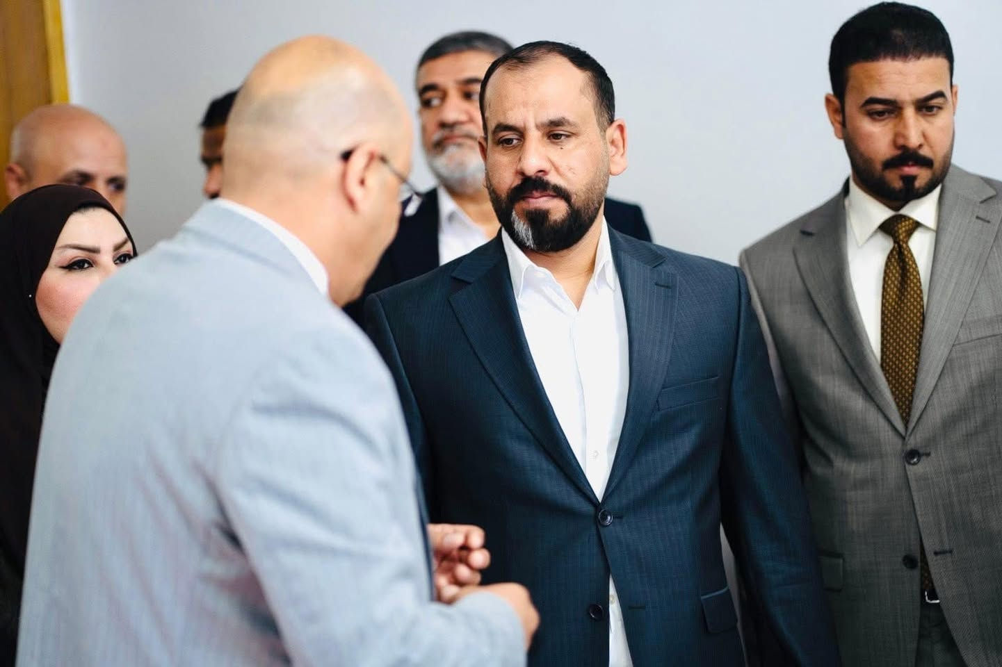 بحضور رئيس مجلس محافظة المثنى افتتاح مستشفى أوروك الأهلي الاستثماري

حضر رئيس مجلس محافظة المثنى الشيخ أحمد محسن آل دريول مراسم افتتاح مستشفى أوروك الأهلي الاستثماري، مؤكداً أهمية دعم وتطوير القطاع الصحي في المحافظة وتعزيز الخدمات الطبية المقدمة للمواطنين.

وأشار رئيس المجلس إلى أن افتتاح المستشفى يمثل إضافة نوعية للمنظومة الصحية في المثنى، ويسهم في توفير خدمات علاجية متقدمة وتقليل الحاجة إلى مراجعة المؤسسات الصحية خارج المحافظة، مؤكداً حرص مجلس المحافظة على دعم المشاريع الصحية والاستثمارية التي تسهم في الارتقاء بمستوى الخدمات المقدمة لأبناء المثنى.


**إذا كنت صاحب هذا الإعلان وتريد حذفه لأي سبب، رجاءا أرسل رسالة إلى الدعم الفني**