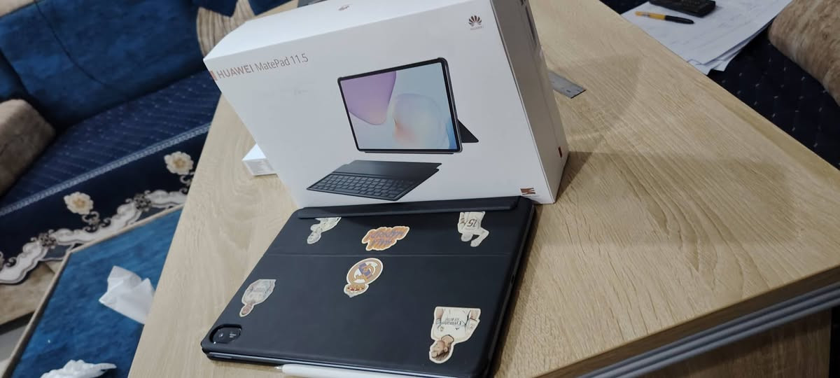تابلت هواوي اللوحي 11.5 matepad موديل 2025 نسخة الشاشة الورقية papermate edition التي تكون مريحة للعين وغير عاكسة لاشعة الضوء مع شعور الورقة الحقيقي اثناء استخدام القلم الخاص
تابلت هواوي اللوحي 11.5 matepad موديل 2025 نسخة الشاشة الورقية papermate edition التي تكون مريحة للعين وغير عاكسة لاشعة الضوء مع شعور الورقة الحقيقي اثناء استخدام القلم الخاص

الجهاز مستعمل لكن بحالة جيدة و يتوفر معه كافة الملحقات من قلم هواوي الاصلي الجيل الثالث و كيبورد خاص بالجهاز مع الشاحن الاصلي والعلبة الخاصة به مع حقيبة هدية

شاشة الجهاز 12.5 إنش

وذاكرة تخزين 256 كيكابايت

وذاكرة عشوائية 8 كيكا بايت

معالج Kirin T82 القوي في الالعاب وسلاسة فائقة

ويأتي ببطارية عملاقة 10100 ميلي امبير

تكفي لاستخدام يوم كامل استخدام متوسط وشاحن بقوة 40 واط

سعر الجهاز مع كافة المحلقات 380 الف ) غير شامل للتوصيل المكان بغداد التاجي
تابلت هواوي اللوحي 11.5 matepad موديل 2025 نسخة الشاشة الورقية papermate edition التي تكون مريحة للعين وغير عاكسة لاشعة الضوء مع شعور الورقة الحقيقي اثناء استخدام القلم الخاص

***********
***********
