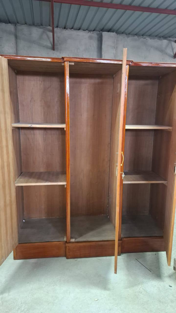 السلام عليكم  اغراض للبيع للاستفسار الاتصال على الرقم ***********
