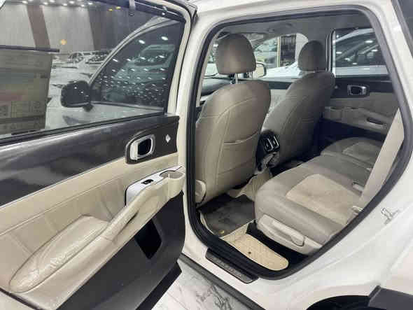 السلام عليكم ورحمة الله للبيع كيا سورنتو رقم بغداد موديل 2024 ماشيه 20 الف استلام صفر كفاله عامه مغلفه PPF مغلفه كشناتها محرك 6 سلندر 7 راكب 3 قطع تبريد كشنات كهرباء جنطه كهرباء اريل ابيض شاحن لاسلكي شفتات ستيرن كير ماوس سايد بريك بصمه سعرها 317 وبيها مجال قليل مكانها بالرمادي الشراي يتصل ***********
