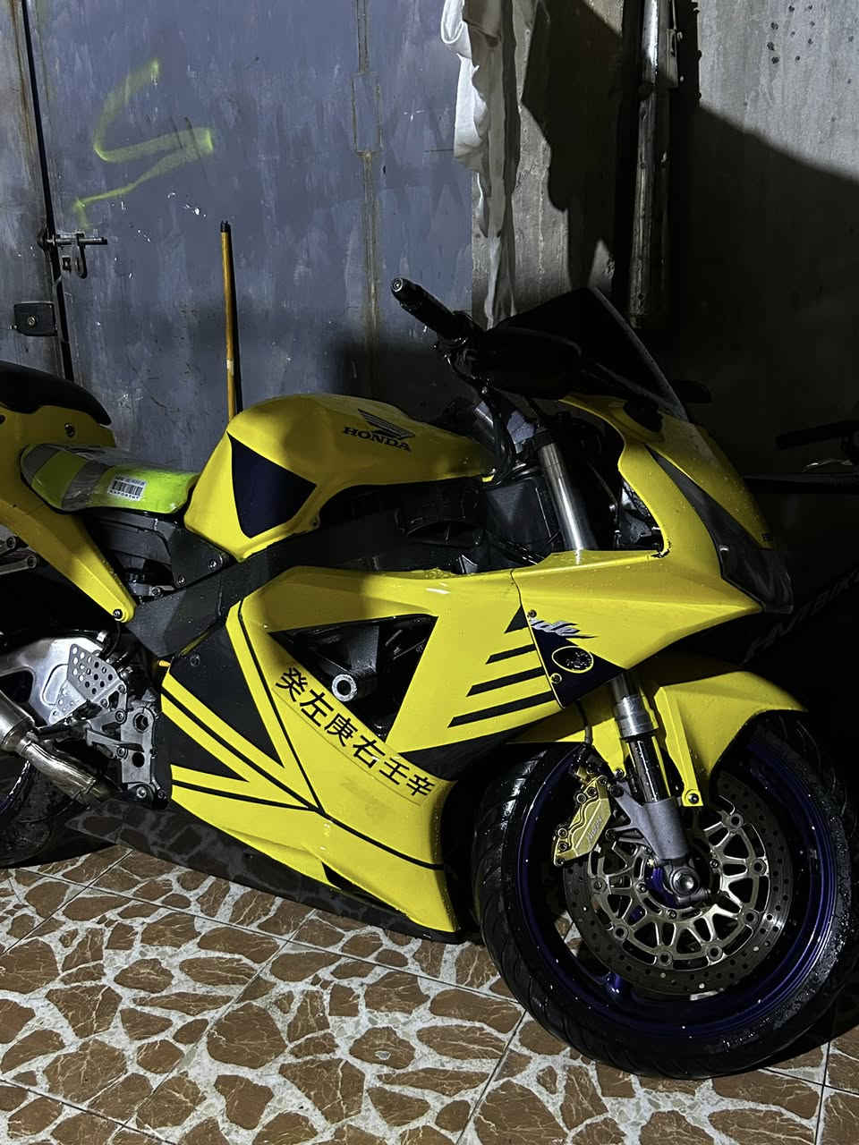 من رخصت الادمن
دراجه دڤل 900  مكمركه 
العنوان  الرمادي الخمسه كيلو 
مكينه مجفته تجفيت بلاد بدون كص ستندر 
رقم صاحب الدرجه *********** 
السعر 35 وبيه مجال
