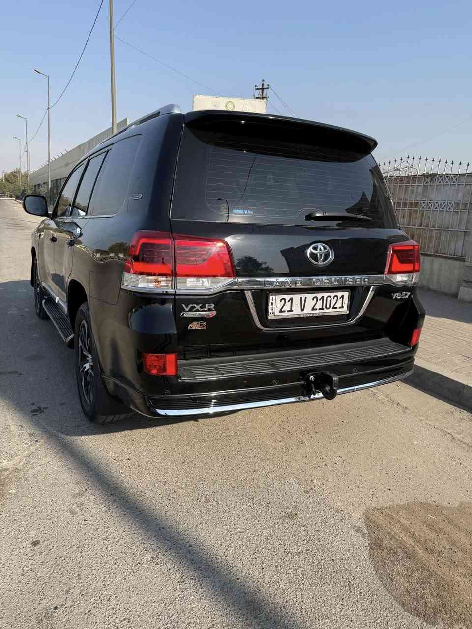 لسلام عليكم
للبيع تويوتا لاندكروز 2021 VX.R
محرك 5700
السيارة رقم سليمانية مميز
مضلل بالسنويه
مكفوله وجديده 
بيها فقط سحبة PDR بقبق الجنطه الفوك
ماشيه 129 الف كم
السياره جكات 
جنطه كهرباء
كشنين كهرباء
ستيرن كهرباء
باقي مواصفات اللاندكروز
سعر 580 ورقة بي مجال
مكان السيارة الدورة
***********
