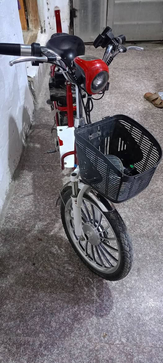 سلام عليكم ورحمة وبركاته درجه شحن البيع حجم 20 بطاريت جدد سكليتر جديد الدرجه  نضيف كلش سعره 225 وبيه مجال سعر رقم الهاتف ***********
