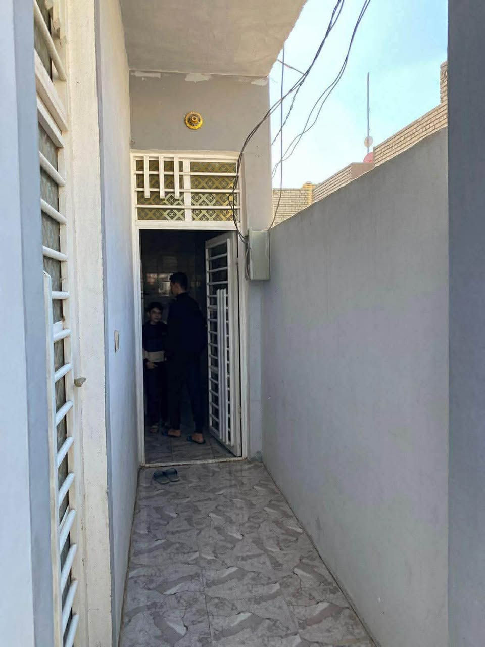 دار لليجار مساحه 100 متر طابق واحد مكانه نجف 
 حي النداء قريب عله شارع المجمعات خلف مول بغداد المنطقه 50 ألف بي غرفه وصاله وستقبال ومطبخ وصحيات عدد ثنين ومكشوفه
سعر يجار 250 الف 
استفسار ***********

‭
