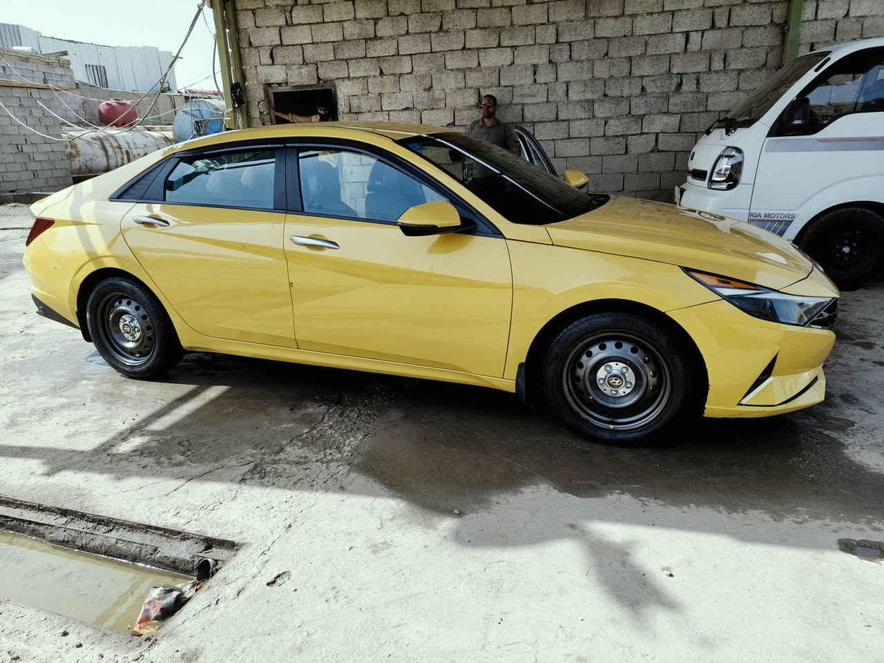 سلام عليكم شباب النترا 2021  سياره صور الحادث موجوده بنشر رقم بغداد انكليزي مصفر هيئه غرامات بسمي تحويل ثاني يوم الستفسار (***********) رقم صاحب السياره ابو مصطفى
