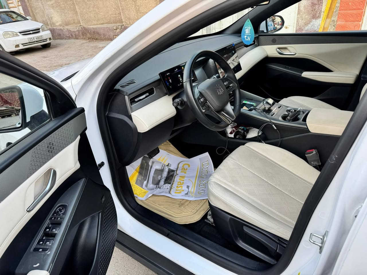 كن بلاس رقم كربلاء السعر ١٦٣٠٠
بيه طخات واضحه بصور العنوان بغداد الأمين ***********
