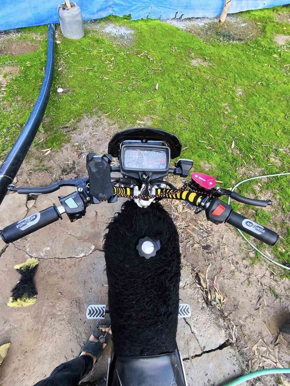 السلام عليكم ماطور بارت دوكر 9999 موديل 2023 منفيس اصلي گزوز نيسكاز الاصلي ابو الرنه تاير خلفي چولبس امامي عادي ويل نجمه الاصلي ويل مسطرة اشاير كهربائيات لايت بگ لايت سلف (مرش) كلشي شغال مكينه ماشاء الله نضيفه وعزم ولا اروع الماطور ما عايزه برغي تشغل وتمشي سعر 530 وبي مجال حق الجيه عنواني قوشتبه واتساب ***********
