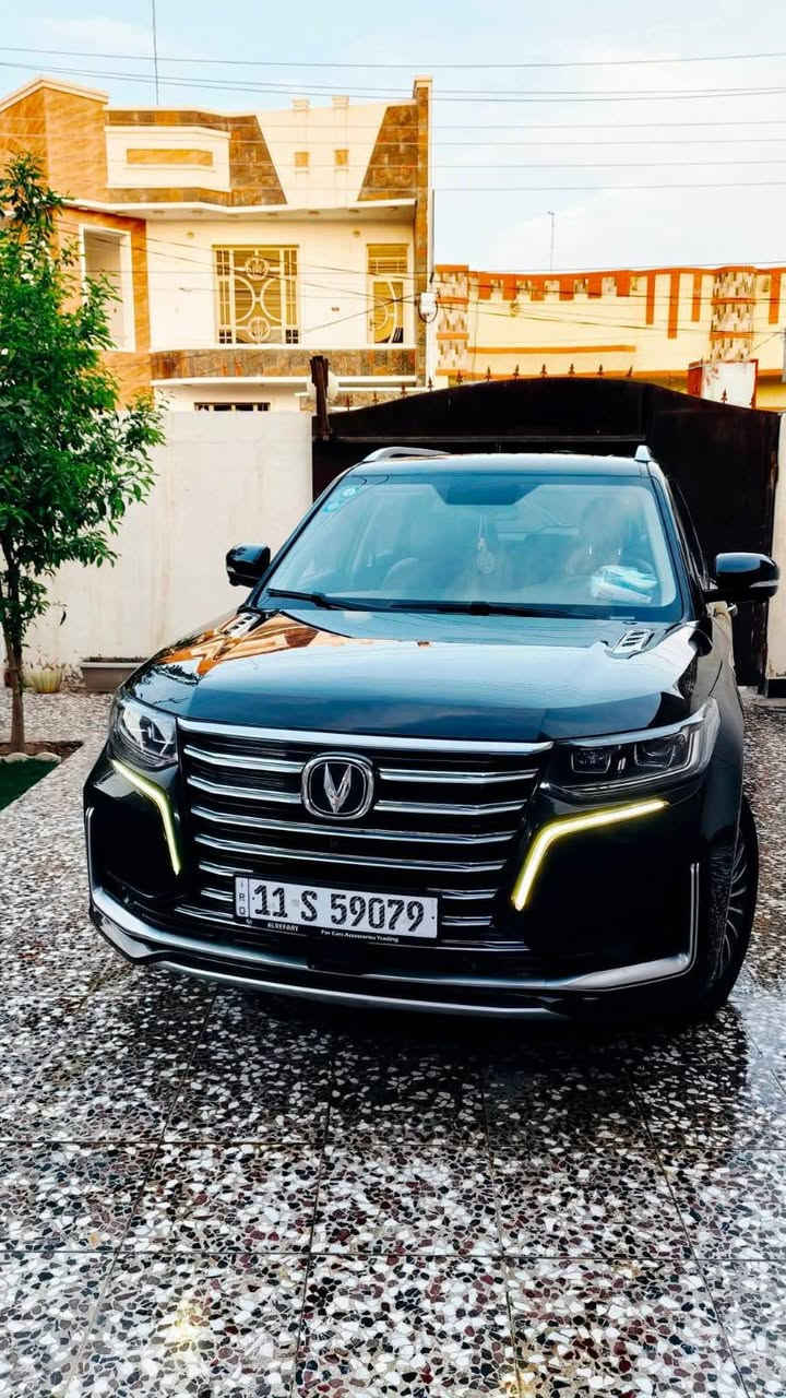 السلام عليكم 
شانجان CS 95 موديل 2023 لون اسود  
فول مواصفات رويال اعلى فئه 
7 راكب 
3 قطع تبريد 
4 كامرات محيطيه 
حساسات امامي وخلفي 
ورادار امامي وجانبي 
دوسات كهربائيه
 بانوراما 
كشنات كهرباء تبريد كشن
بصمه تشغيل 
بصمات ابواب
تشغيل عن بعد 
صندوگ كهرباء فتح وقفل ذكي على حركة الرجل
انارة ترحيب علامة شانجان ابلاد
4 انضمة قياده 
فور ويل
محرك توربو 2000 
 جاهزه من كلشي 
تخم تاير جديد باتري جديد
مابيها نقص ابد 

 اخوان خاص ماارد اتصال فقط ارد 

بيع اقساط 
السياره اخذتها اقساط اقساط من الشركه تسديد بالشركه يدوي مو مصرف
تفاصيل اكثر واستفسار الاتصال على الرقم واني بالخدمه
***********
