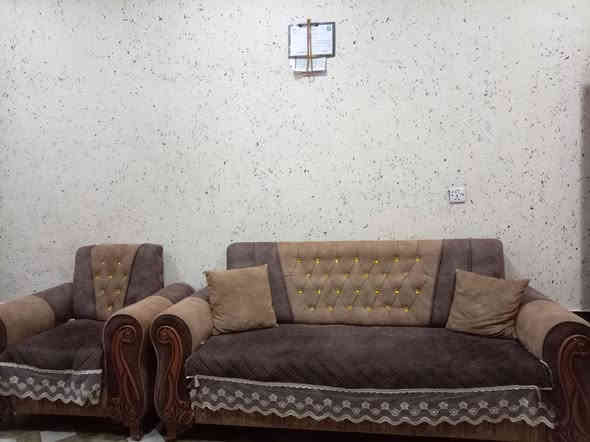 السلام عليكم تخم للبيع ١٠ مقاعد كامل نظيف مثل ما موضح بل صور السعر ٥٠٠ العنوان بعقوبة تقاطع القدس دور الزراعة للاستفسار الاتصال على الرقم ***********
