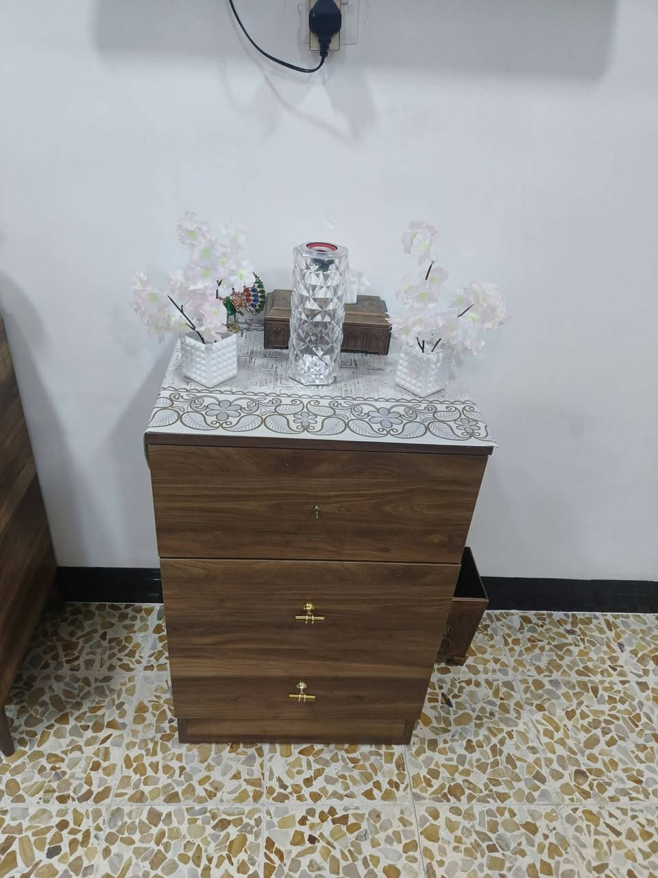 غرفة حيل نظيفة للبيع 600 وبيه مجال 9 قطع 
***********
