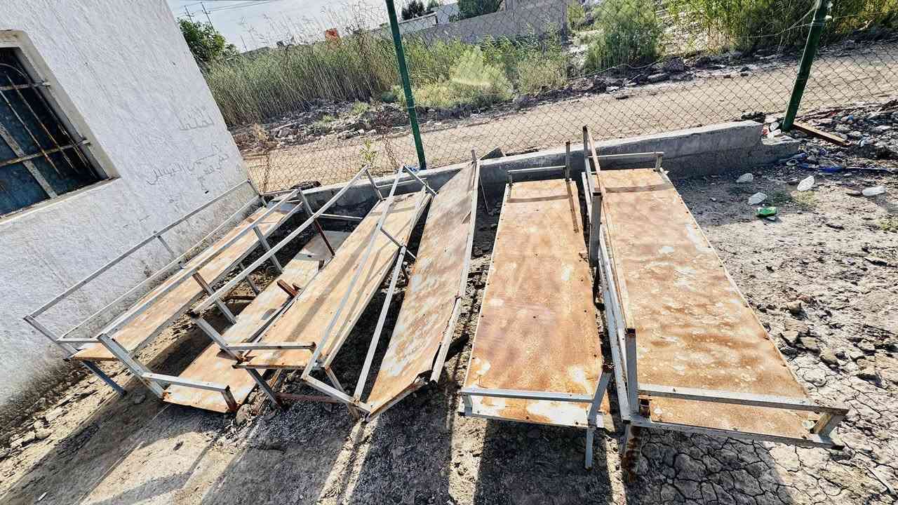 للبيع 
نواركيل صاج كامله ومطبوعه عدد ٢٧ وموجود الماني عدد اثنين  
٦ ميوزه حديد وبعد اثنين خشب والدومنه همين عدد ٦  
قنفات حديد عدد ٦ 
سنك طوله متر ونص 
شاشه قياس ٤٣ وترهم على النت 
الشراي يتواصل على الرقم ***********
