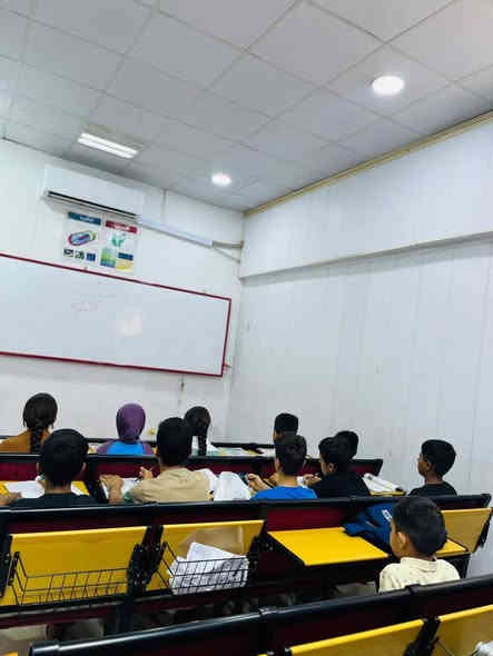 لقطات من محاضرة الرياضيات لطلاب الابتدائية 
#علماً ان التسجيل مفتوح في كافة المواد وكافة الصفوف لابتدائيه ولمتوسطه 

مميزات الدورة : 
1- تدريس المادة بشكل يضمن للطالب النجاح 
2- متابعه من قبل الاستاذ بشكل مباشر ( امتحانات يوميه واسبوعيه وفصلية ) 
💥 التسجيل مفتوح لمدة 10 ايام فقط 💥
للتسجيل يرجى مراجعة ادارة معهدالبوابه لتعليمي 
***********
