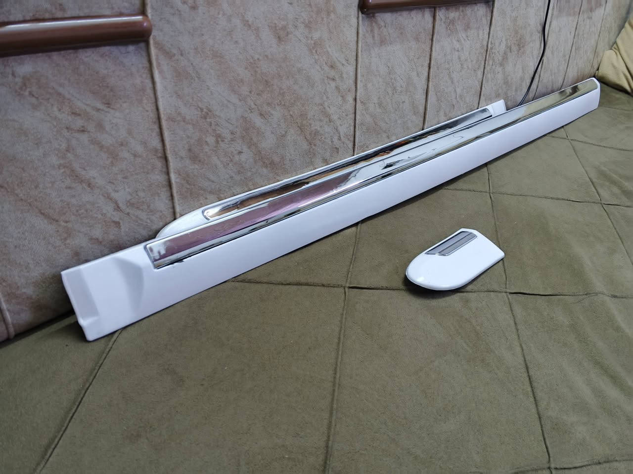 السلام عليكم تريشه مال باب فيرنا مال موديل 14 او 15 مكلف بالنشر الشراي يتصل السعر80 /***********
