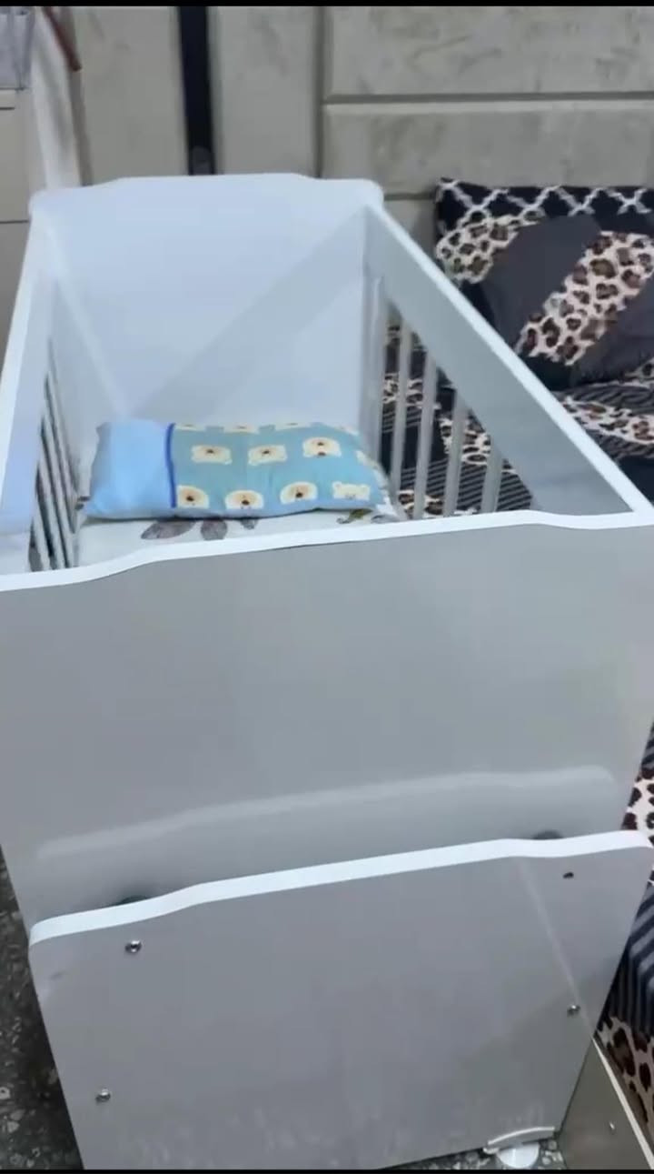 عندي هذا السرير للبيع بسعر مناسب
مكاني بغداد اليرموك


**إذا كنت صاحب هذا الإعلان وتريد حذفه لأي سبب، رجاءا أرسل رسالة إلى الدعم الفني**