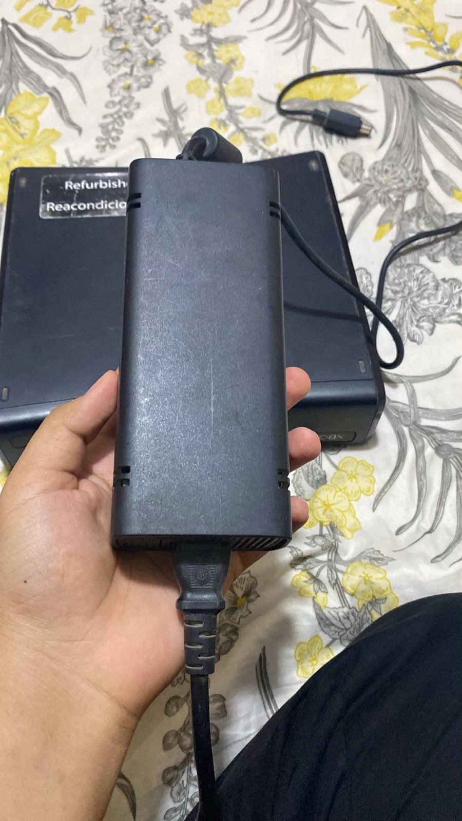 بلي اكس بوكس بحاله جيده جهاز نضيف ابيع فقط جهاز جهاز نضيف يجي وي المحوله وهارد متروس العاب تواصل واتساب العنوان البصرة الحيانيه ‬‪***********‬