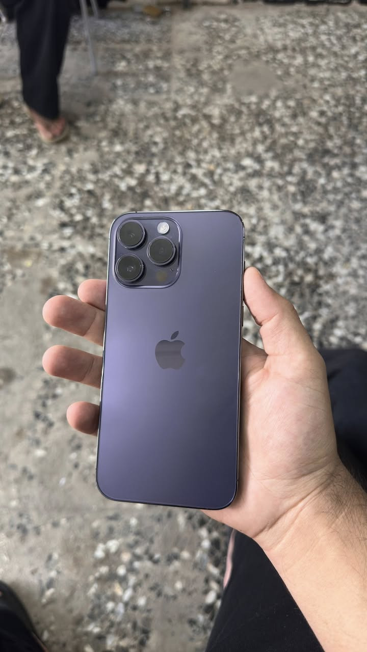 السلام عليكم ورحمة الله وبركاته ايفون ١٤ برو ماكس شريحه الكترونيه ذاكرته ١ تيره نضافه كبالك شوفه عينك بحاله الكارتون نضيف جدا وممفتوح ولامبدل وين متريد روح افحص بطاريته ٩٣ سعره ٨٥٠ وبي مجال حك الجيه العنوان بغداد البلديات الضباط 
للتواصل *********** متوفر واتساب ورصيد
