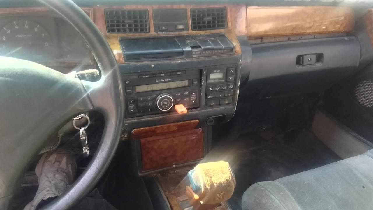 السلام عليكم سوبر سيدان رقم بصره  للبيع محرك وكير ففتي محركه ناعم بس يدخن موديل 90 حرف أر سنويه كاتونيه مرسمه تحويل ثاني يوم  بيها خياسات بليبان والدوس سياره جاهزه وين مايعجبك حداديه زينه باتري جديد كهربايات شغاله لايت زنون شاصي مكفول السعر 23 وبيها مجال مكاني الناصريه ***********
