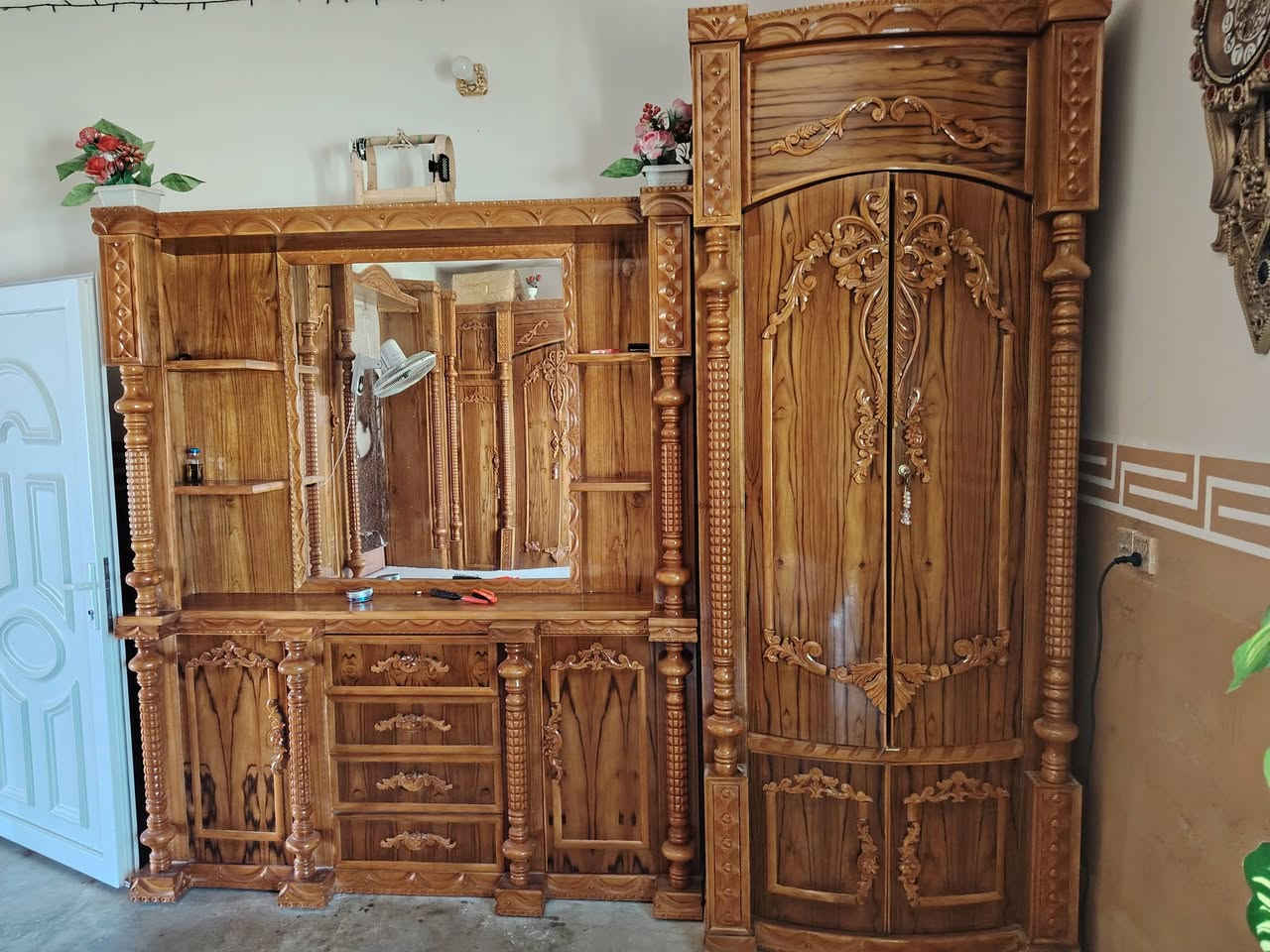 غرفة نوم نموذج أبراج خشب صاج داخل وخارج صبق حرار خشب جدآ ثقيل العنوان سنجار السعر خاص رقم الهاتف ***********
