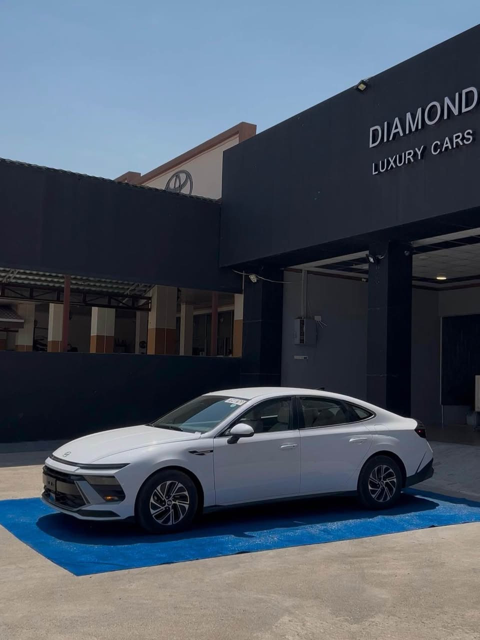 هونداي سوناتا | Hyundai Sonata
الموديل : ٢٠٢٦ | 2026
بلو هايبرد Blue hybrid 

ماشية فقط 4 الف 
محرك 4 سلندر بانزين و هايبرد 

اخوان السيارة باب واحد فقط صبغ 
بدون دواخل بدون ايرباك و كارت بسيط بلجاملغ 
بجم كبس بشرط الترقيم

(( السعر : 188 ورقة $ )) ومجال بسيط
و ليشوفها غالية يعبر المنشور بكلمة طيبه 

***********
(( *********** ))

 السيارة رقم كاتي بشرط الترقيم دهوك, العراق
