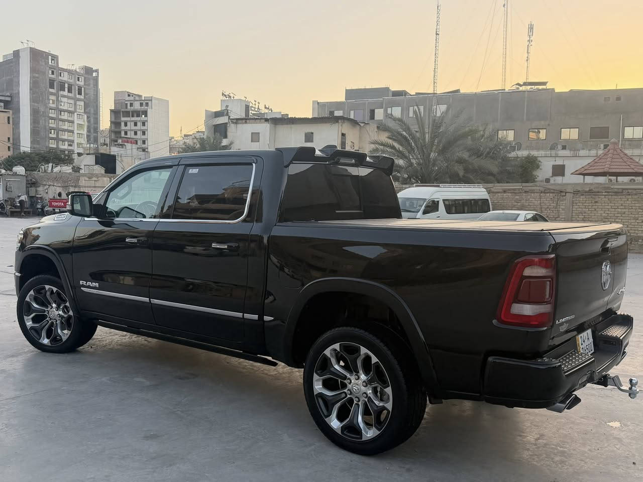 دوج رام موديل ٢٠٢٢ مواصفات لمتد فول ١/١ ماشيه ٩٦ الف سياره جديده اب معنه ال كلام كلين تايتل كفاله عامه حته منل شخط مكينه هيمي ٨ سلندر نضام ال يتورك اقتصادي بدي قصير باب طويل عله وضع الشركه شرط الفحص منل دعاميه لل دعاميه بل حقيقه احلى منل صور تجي وشوف ابعينك باب الصندوك ينفتح فتحتين او باقي ال مواصفات معروفه فول خنك مكان السياره كربلاء الشراي يتصل مامتواجد ع الفيس السعر ٤٦٠ مجال حك الجيه يعني ٤ شدات او ٦٠ ورقه بلعافيه عل ياخوذها حيل جديده  ***********  تحياتي للجميع
