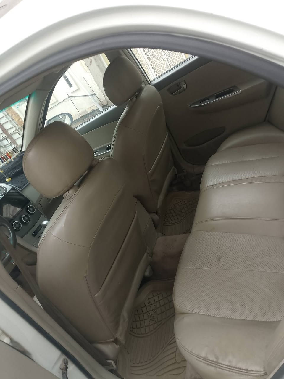 سلام عليكم من رخصت صاحب لكروب لمحترم بي وايدي جي ثري بغداد نكليزي خصوصي موديل 13سياره حلوه وجاهزه كير ومكينه وتماتيك بيه جاملق مبدل سايق وبيه تكحيلات سعره 47وبيه مجال لشراي ويدلل مكانك بغداد رقم ***********وبي وتساب واني خادم
