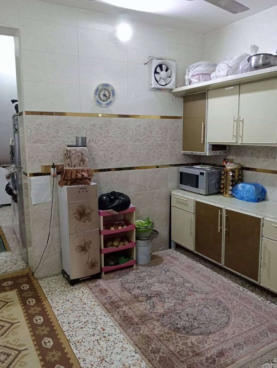 دار للبيع زراعي سند 25 وكالة من صاحب الأرض مساحته 150م 7,5 *20 عبارة عن وحدتين منفصلة بدرج بالكراج
الطابق الاول غرفتين  وهوال 6*7 مناور 2 خدمات  صحية ومطبخ مع منور واستقبال وتواليت خارجي
الطابق الثاني نفس تفاصيل الطابق الاول مع بيتونه 
البيت بناء حديث 24 وامانة الله بناء متعوب عليه وكامل من كل الخدمات شارع عرض 10متر  العنوان الزعفرانية نهاية الاربع شوارع خلف مول كرارة سعر 175 مليون  للتواصل ***********
