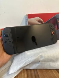 شباب للبيع Nintendo Switch 2 جهاز غني عن التعريف استعمال قيليل جداً نظ...
