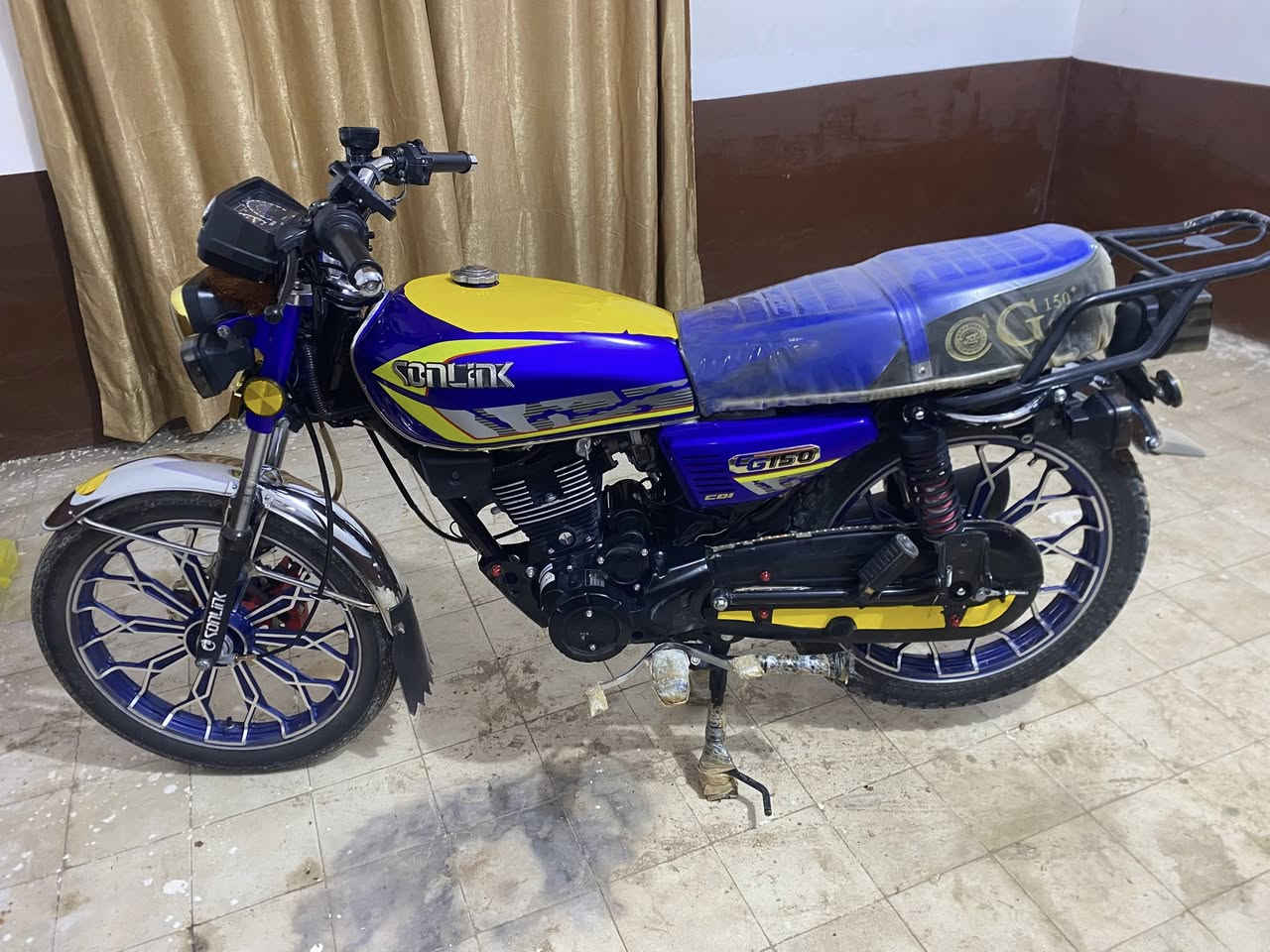 اقره زين يلا تراسل 
 السلام عليكم للبيع سونك سيفان موديل ٢٤ باب اول سعر ٧٢٥ بيها مجال دراجه كلها شغاله ونظيفه كامله ورقه بيها مكان دلي عباس خاص موجود


**إذا كنت صاحب هذا الإعلان وتريد حذفه لأي سبب، رجاءا أرسل رسالة إلى الدعم الفني**