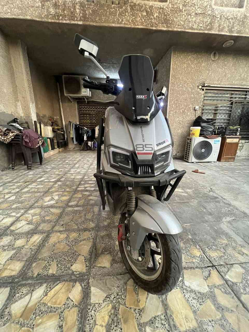 سلام عليكم دراجه صاعقه 8v دراجه تخبل مواصفات فول معروفه  بصمتين قفل ستيرن اربع سرعات دراجه حيل نضيفه مطالع بيها سعرها 900 وبيها مجال قليل للتواصل *********** فقط واتساب.
