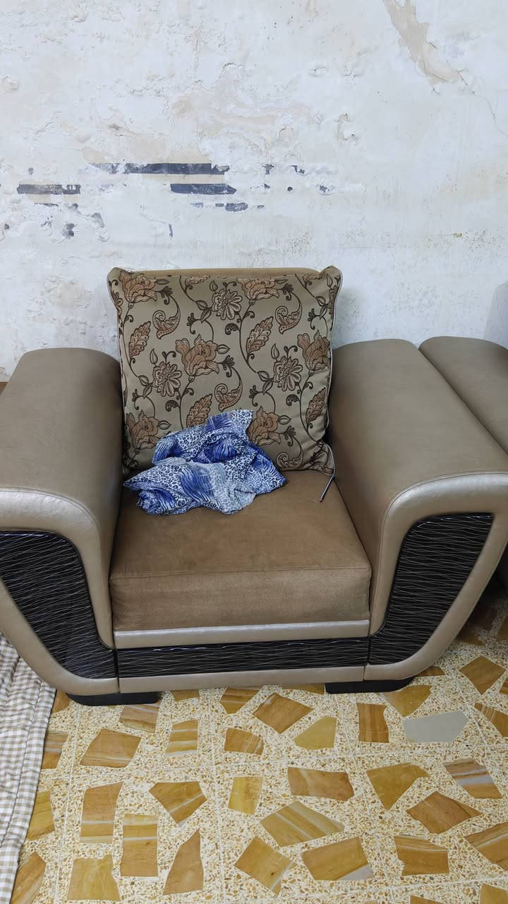 للبيع ب 500 وبي مجال
***********
