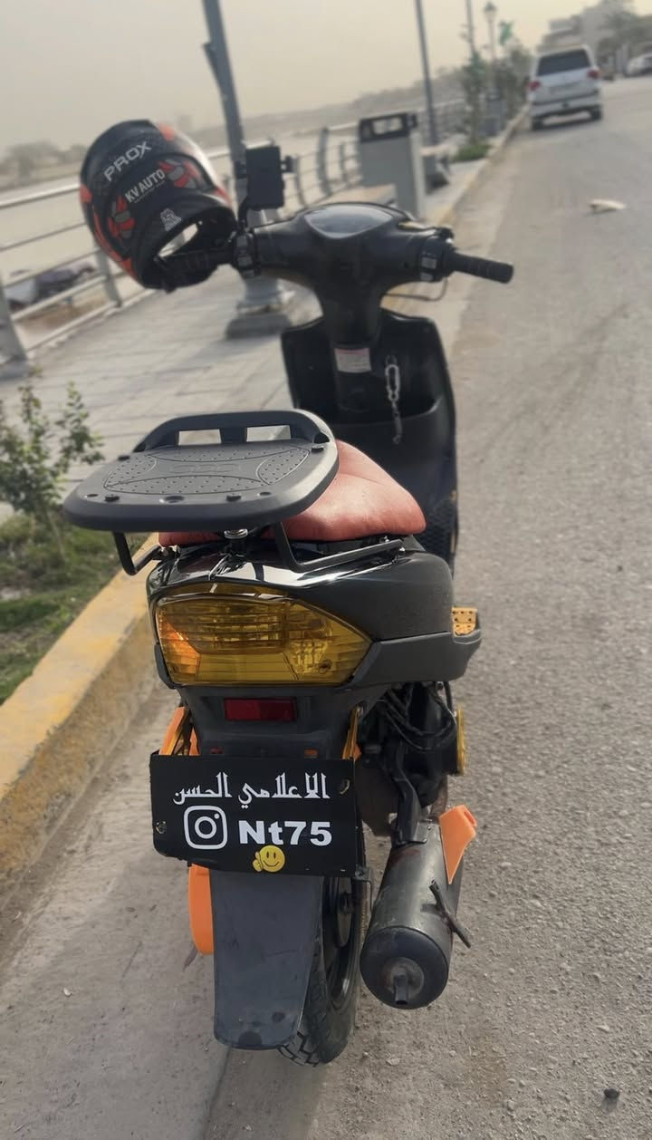 سلام عليكم ماكس عدله للبيع او 🛵🏍️مراوس بدراجه ايراني 5 كير
الدراجه خير من الله ماناقصه ايشي محرك بلاد بملحه بعده نقصه فقط بريك امامي مابيه 

كهربائياته 100‎%‎ محركه شلعه معدل كله تمامم 

رايده ب650 وبيه مجال بسيط حك الجيه 

موقع الدراجه بغداد الصبح متواجد باب الشرجي 

وبليل بمنطقه الكريعات قرب الاعضميه 

للتواصل واتساب ***********  🖤🔥
