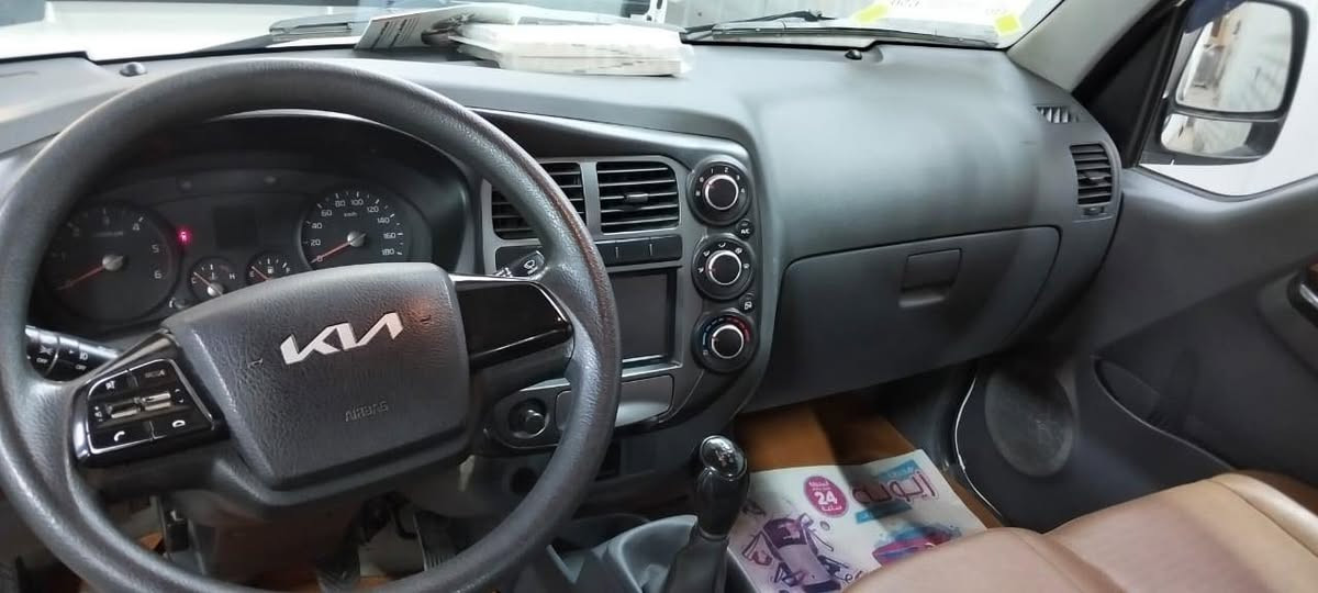 السلام عليكم كيا حمل فحل للبيع مديل ٢٤ ماشيه ٢٨ الف مكفوله كشر وكير ومحرك  ٤٠٠٠ مفتوح تخم تاير داخل نظيف جدا والسياره بأسمنه تحويل ثاني يوم مصفره من الضريبه وهاي صوره الشراي يتصل ***********
