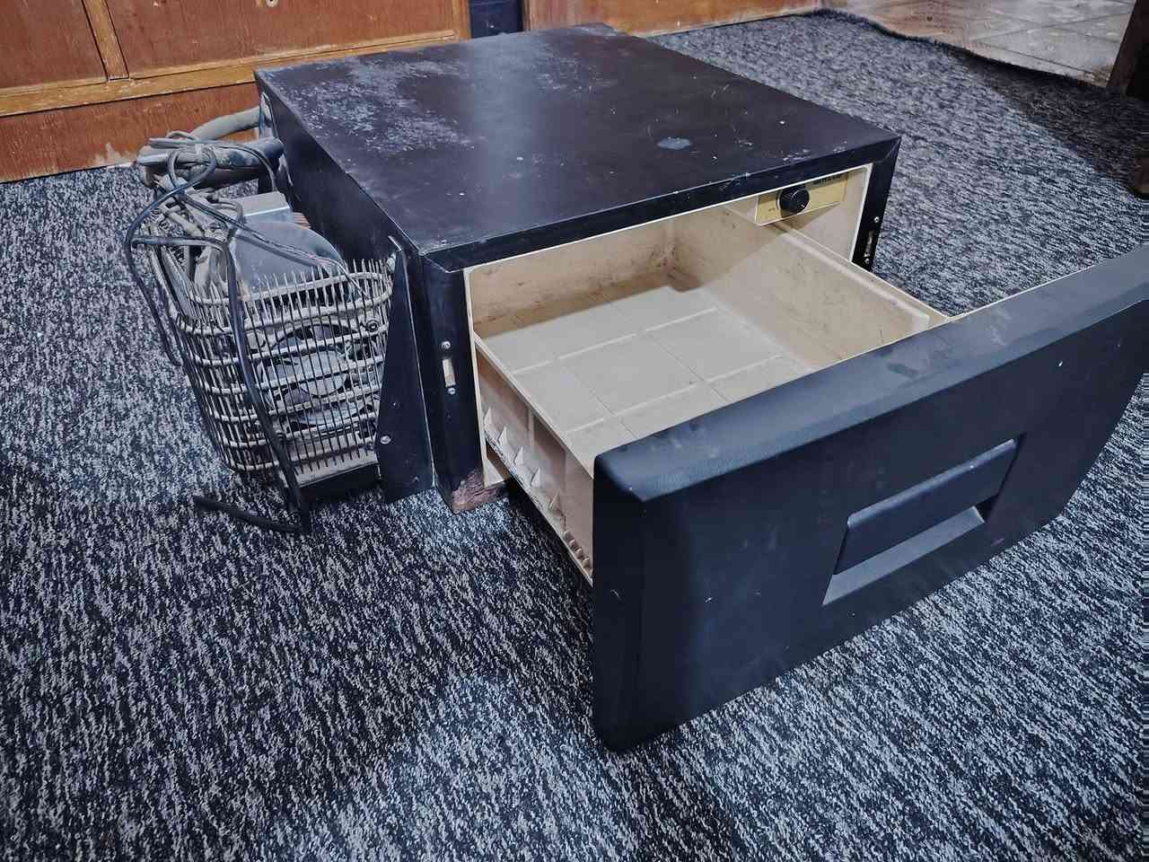 سلام عليكم ثلاجه مال سكانيه شقاله مكان بصره ***********
