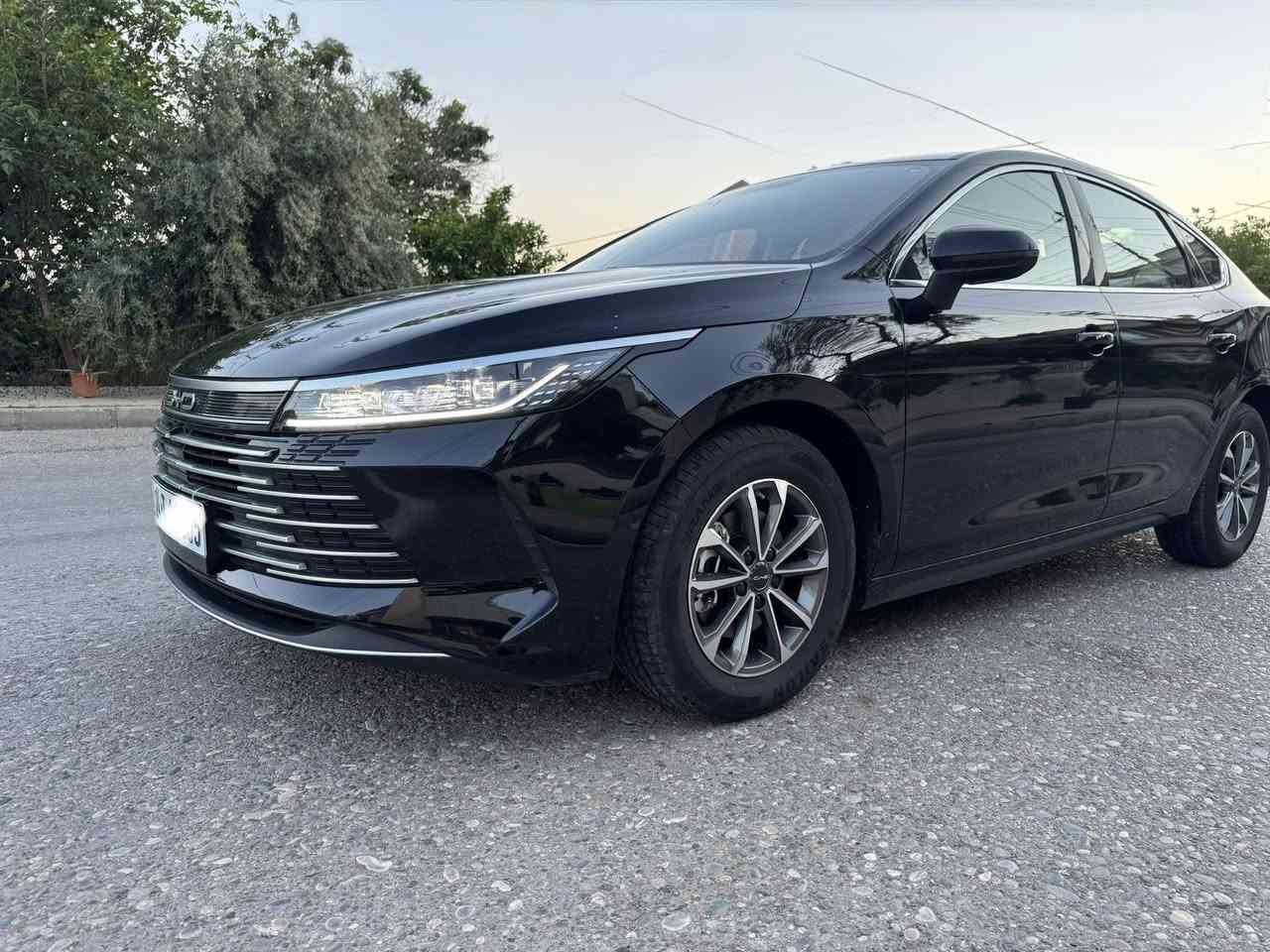 ***********
BYD ديستروي 2025 
‎المواصفات 
‎شاشة متحركة
 حساسات 
كاميرا خلفية
 مثبت سرعة 
كشنات جلد رياضي 
كير ماوس 
اوتو هولد 
لد امامي خلفي 
لايتات زنون  
انظمة قيادة
 وباقي المواصفات 
‎مكان السياره دهوك 
‎السعر 135 ورقه بي مجال
